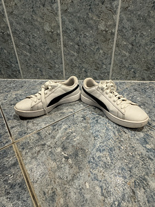 Белые кроссовки PUMA (1 фото из 4)