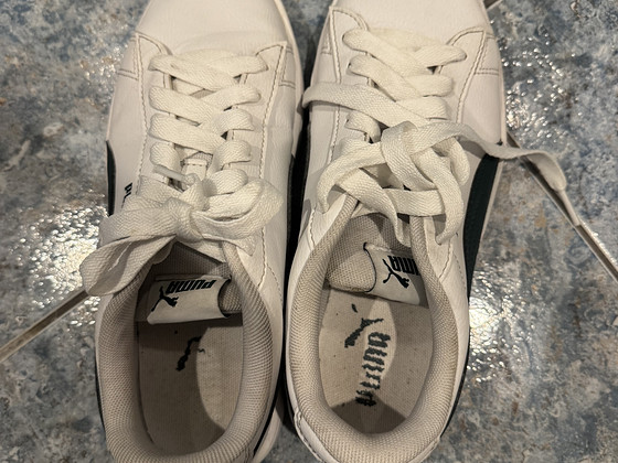 Белые кроссовки PUMA