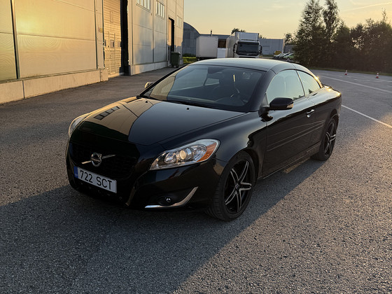 Volvo C70 kabriolett — mugavus ja stiil suurepärases seisukorras