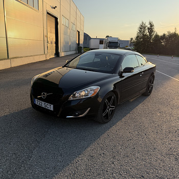 Volvo C70 Cabriolet — комфорт и стиль в отличном состоянии