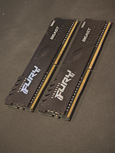 Kingston 2x8GB DDR4-3200 (1 фото из 2)