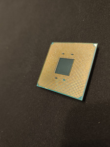 AMD Ryzen 3 3200G | 4 tuuma | Suurepärane seisukord (2 foto / 4)