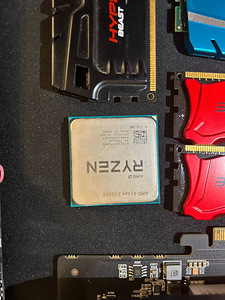 AMD Ryzen 3 3200G | 4 tuuma | Suurepärane seisukord (4 foto / 4)