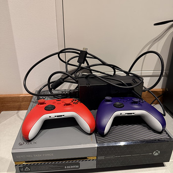 Xbox One 1TB Call of Duty Advanced Warfare Edition + 2 пульт