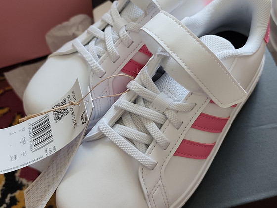 Новые кроссовки Adidas 32