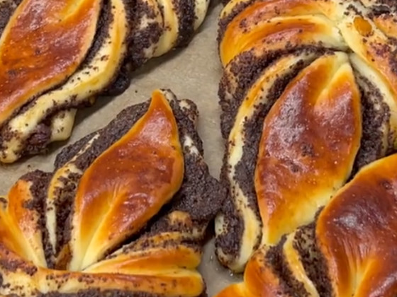Булочки женские маковые свечки