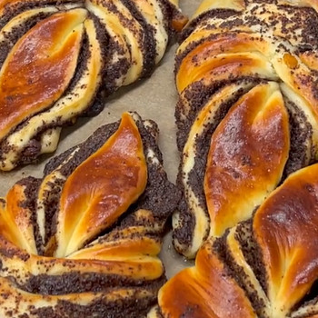 Булочки женские маковые свечки