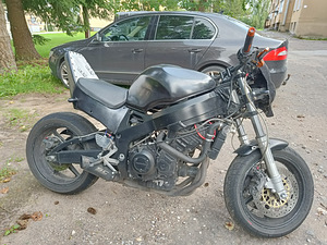 Honda CBR900RR (6 foto / 7)