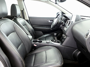Nissan Qashqai+2 Luxury 4x4 2.0 dCi 110kW (6 foto / 9)