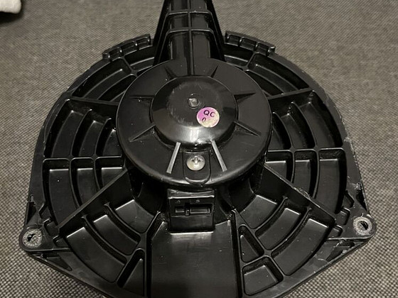Honda Civic VIII hatchback salongiventilaator