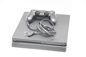 Игровая консоль Sony Playstation 4 Slim 1TB (2 фото из 2)