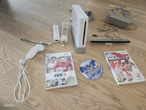 Nintendo WIi с тремя играми