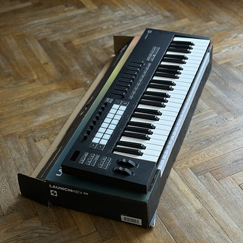 MIDI-клавиатура Novation Launchkey 49 MK3