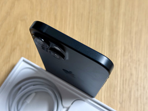 Apple iPhone 15 Black 128GB uueväärne! Aku 100% (4 foto / 7)