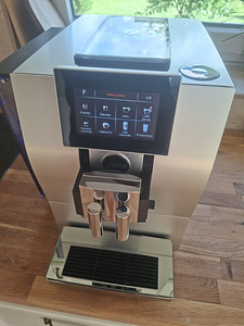 Jura Z8 täisautomaatne kohvimasin (2 foto / 9)