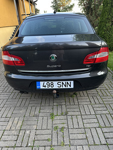 Skoda Superb (5 фото из 11)