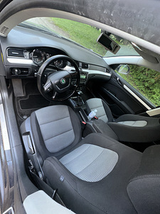Skoda Superb (6 фото из 11)