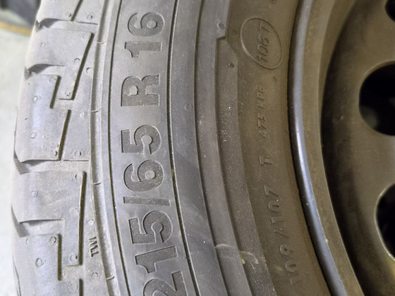 Toyota proace veljed koos rehvidega