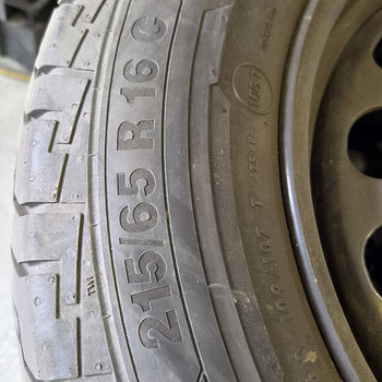 Toyota proace veljed koos rehvidega
