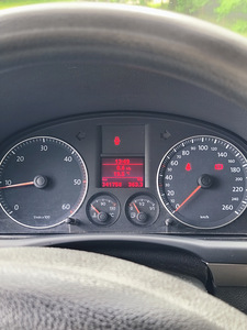 Vw touran 1.9tdi 77kw 2007a. (8 foto / 10)