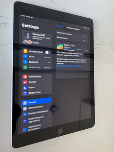 Apple iPad 9.7 6thgen (2018) 32GB WIFI + Cellular (1 фото из 2)