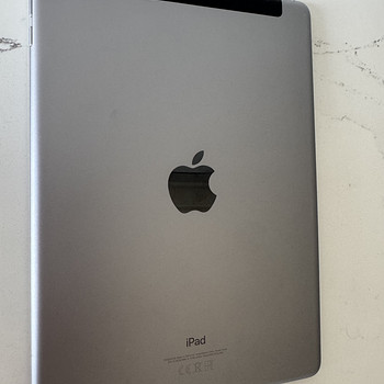 Apple iPad 9.7 6thgen (2018) 32GB WIFI + Cellular