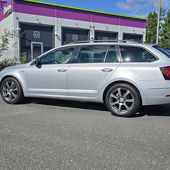 Skoda литые диски 17" 5x112 + летние шины 225/50R17
