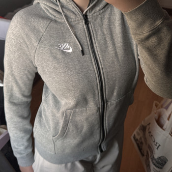 Серое худи Nike на молнии с капюшоном
