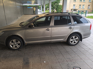SKODA OCTAVIA (2 фото из 10)