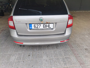 SKODA OCTAVIA (8 фото из 10)