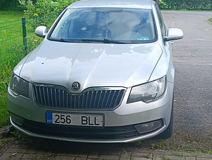 SKODA SUPERB FACELIFT automat 2014a (8 фото из 15)