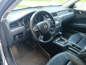 SKODA SUPERB FACELIFT automat 2014 a (13 foto / 15)
