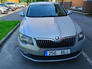 SKODA SUPERB FACELIFT automat 2014 a (14 foto / 15)