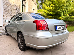 TOYOTA AVENSIS / FACELIFT / БЕЗ АВАРИЙ / БЕЗ РЖАВЧИНЫ (4 фото из 15)
