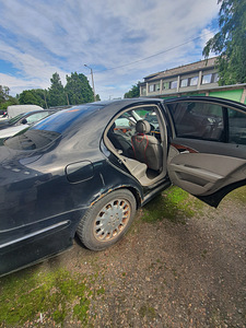 W211 на разбор (2 фото из 10)