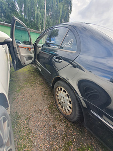 W211 на разбор (8 фото из 10)