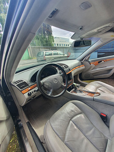 W211 на разбор (9 фото из 10)