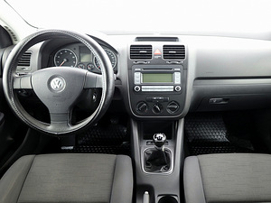 Volkswagen Golf Comfortline 1.6 75kW (5 foto / 7)