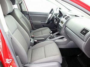 Volkswagen Golf Comfortline 1.6 75kW (6 foto / 7)