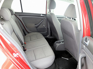Volkswagen Golf Comfortline 1.6 75kW (7 foto / 7)