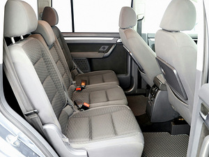Volkswagen Touran Comfortline Facelift 1.9 TDI 77kW (7 фото из 7)