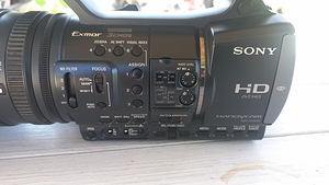 Sony HDR-AX2000 (1 foto / 3)