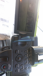 Sony HDR-AX2000 (2 foto / 3)