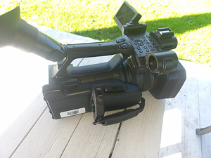 Sony HDR-AX2000 (3 foto / 3)