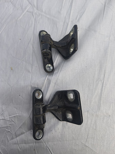 W203 vasaku tagumise ukse hinged (1 foto / 2)
