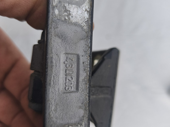 W203 vasaku tagumise ukse hinged