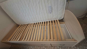 Компактная кровать с ящиками для белья 90 x 200 (2 фото из 3)
