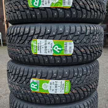 Шины R16 215 60 16 Nokian Hakka9 шипованные новые