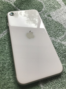 iPhone SE 2022 128 ГБ (1 фото из 5)
