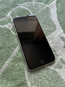 iPhone SE 2022 128 ГБ (2 фото из 5)